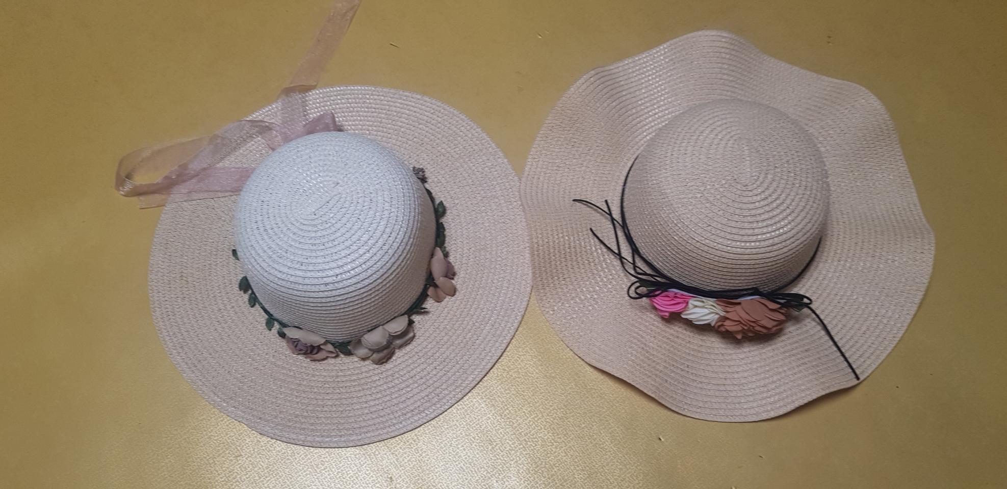 휴양지 밀집 여성 챙  모자2개