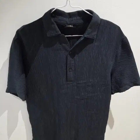 21 타임옴므 하프 슬리브 칼라 탑