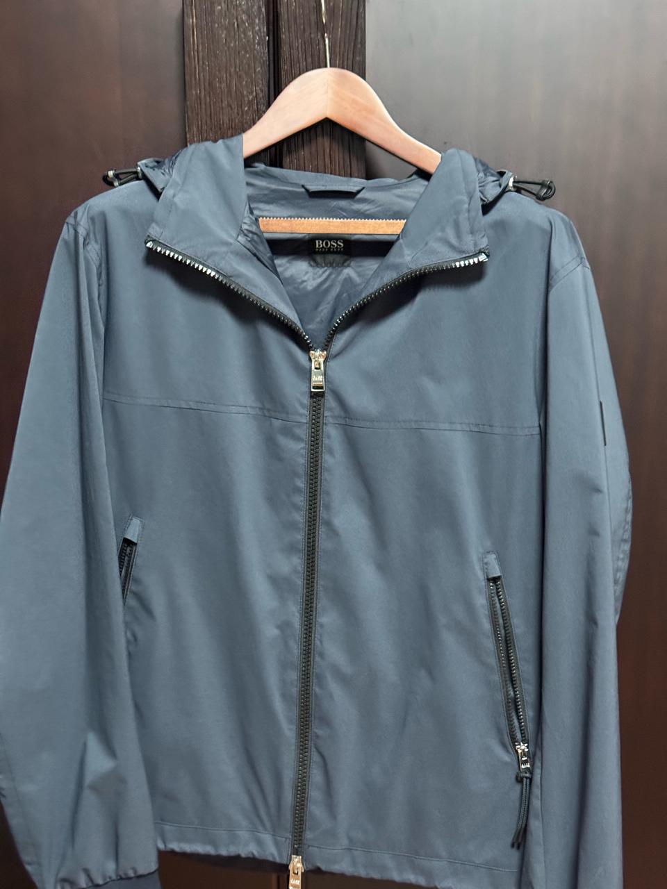 휴고보스 바람막이