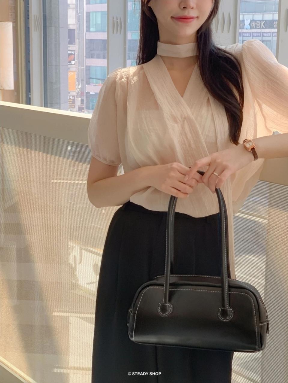 166 (카키색상) 랩 블라우스 하객룩