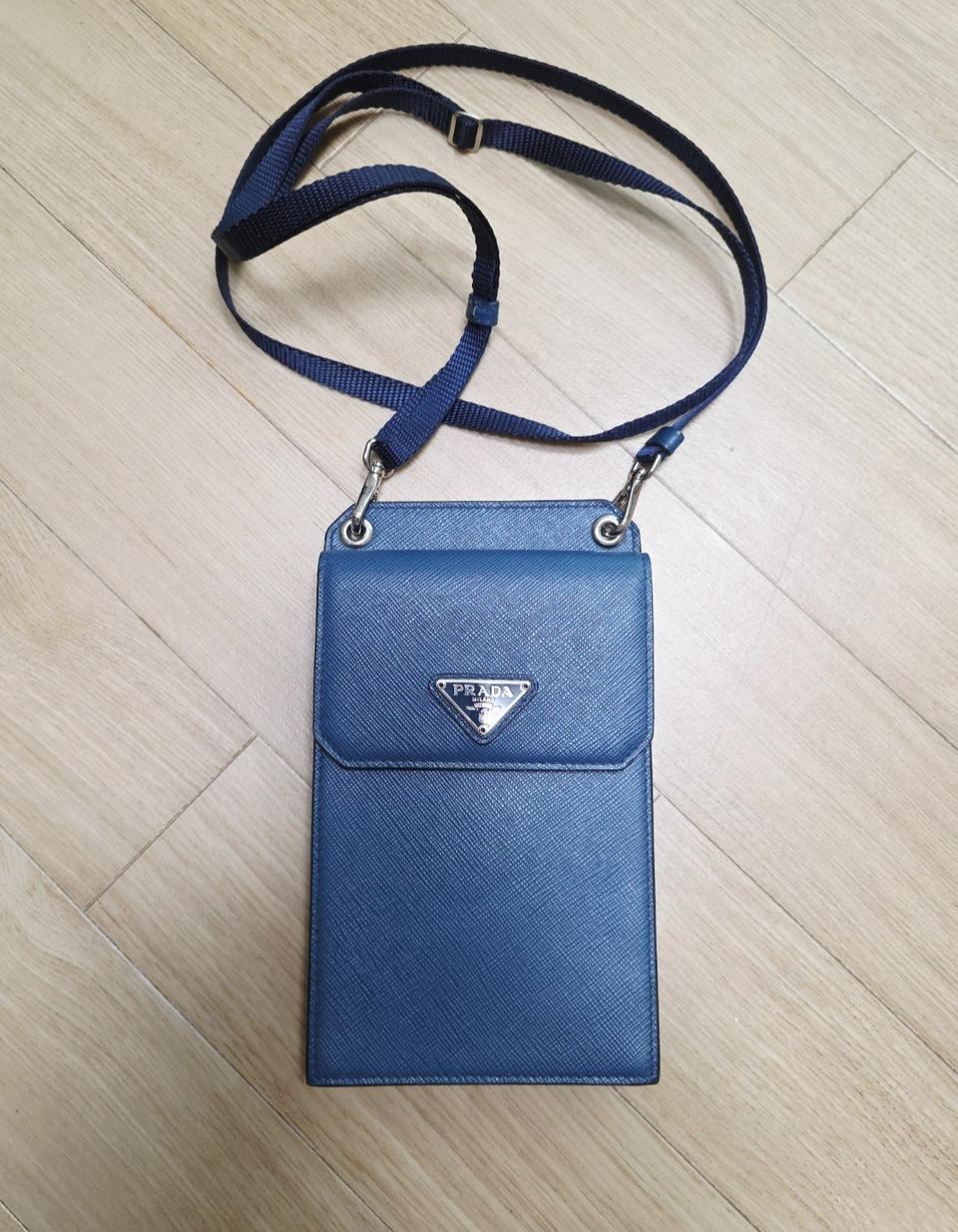 프라다 미니 핸드폰 크로스백