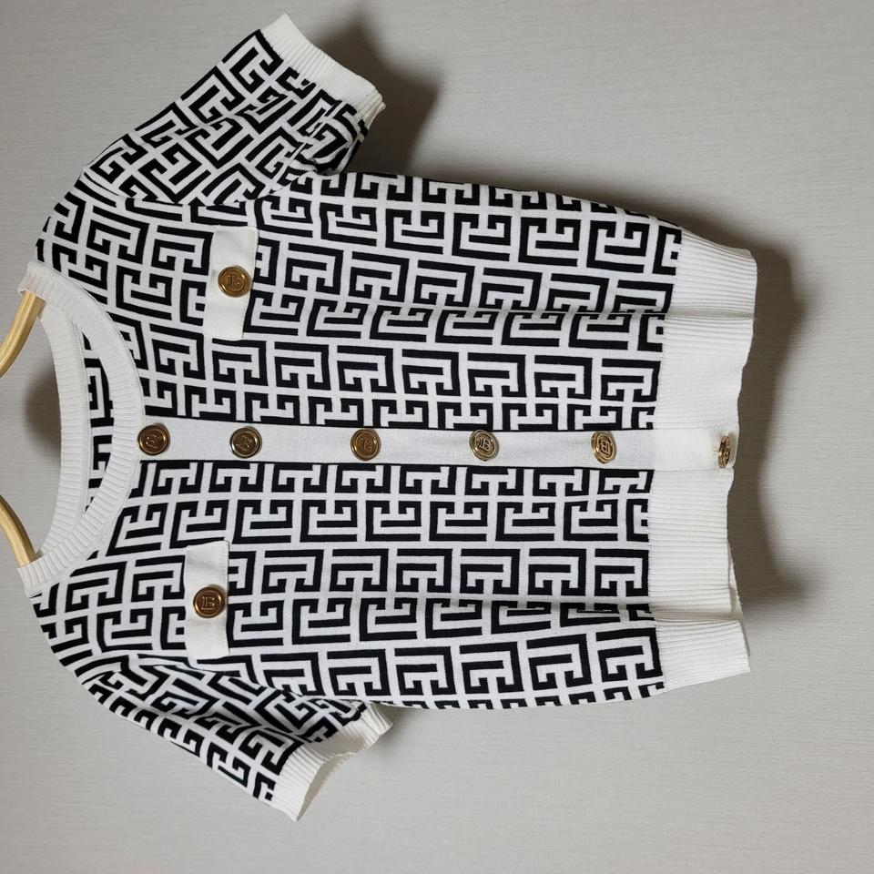 깔끔한 패턴 니트티