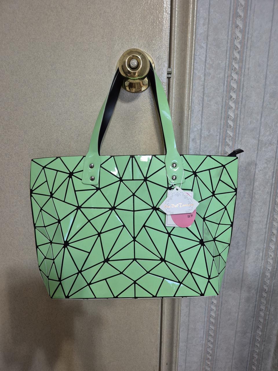 새상품 바오 스타일 숄더 가방 팝니다.