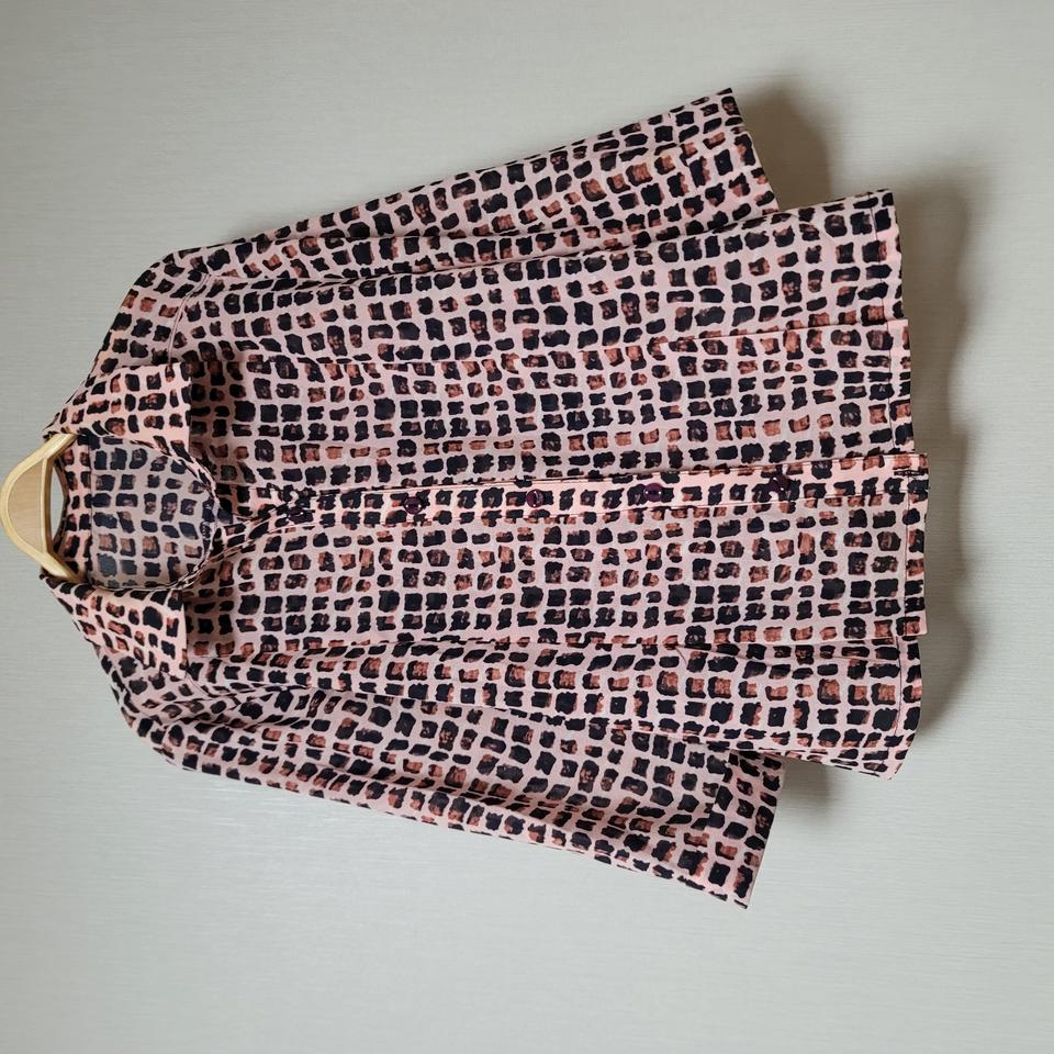 가볍고 시원한 소재 남방 블라우스