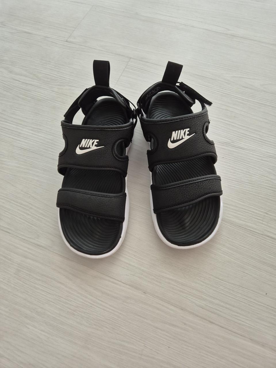 나이키 경량샌들
