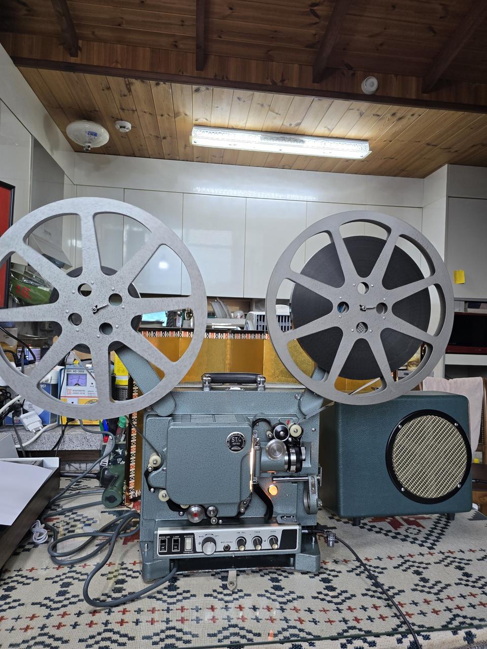 상태좋은 빈티지 EIKI ST-2H 16mm 영사기