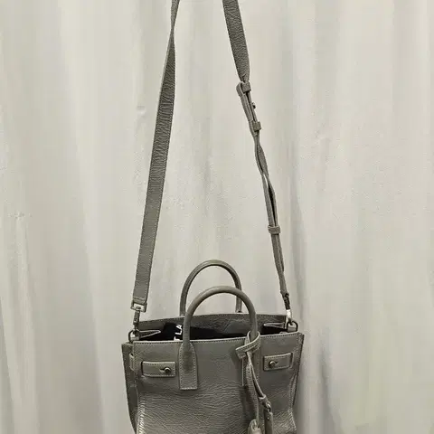 생로랑 삭드쥬르 토트 숄더백