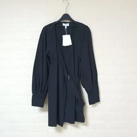 (새상품) 앤아더스토리즈 벨티드 랩 블라우스 사이즈 EUR 32