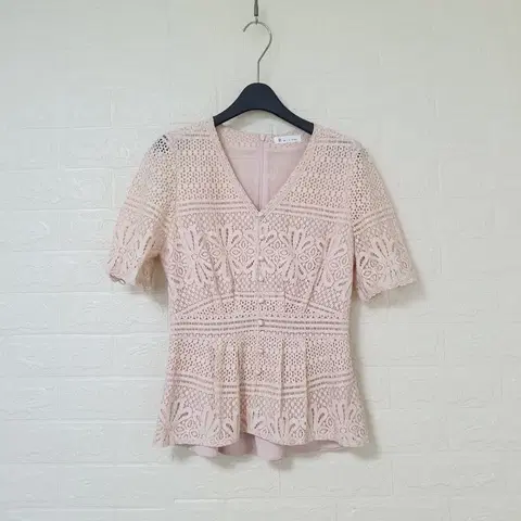 잇미샤 IT MICHAA 아일렛 레이스 퍼플럼 블라우스