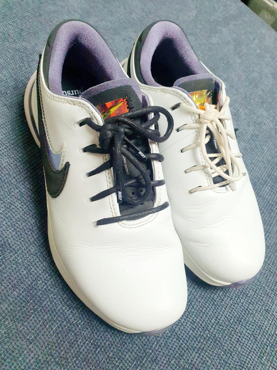 나이키 여성 스파이크 방수 가죽 골프화 235m