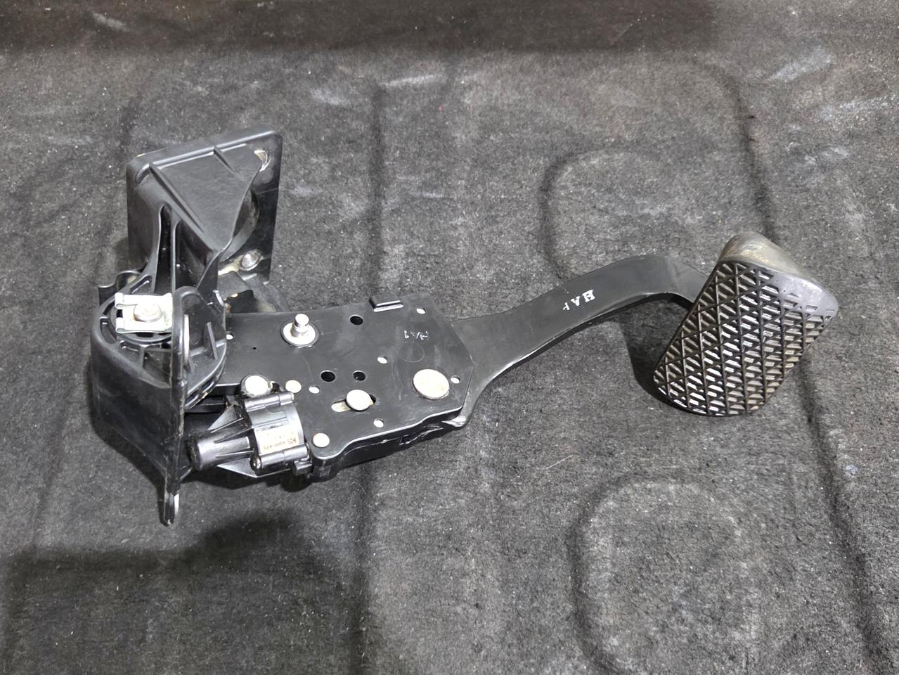 쌍용 뉴 체어맨W 후기형 브레이크폐달 팝니다