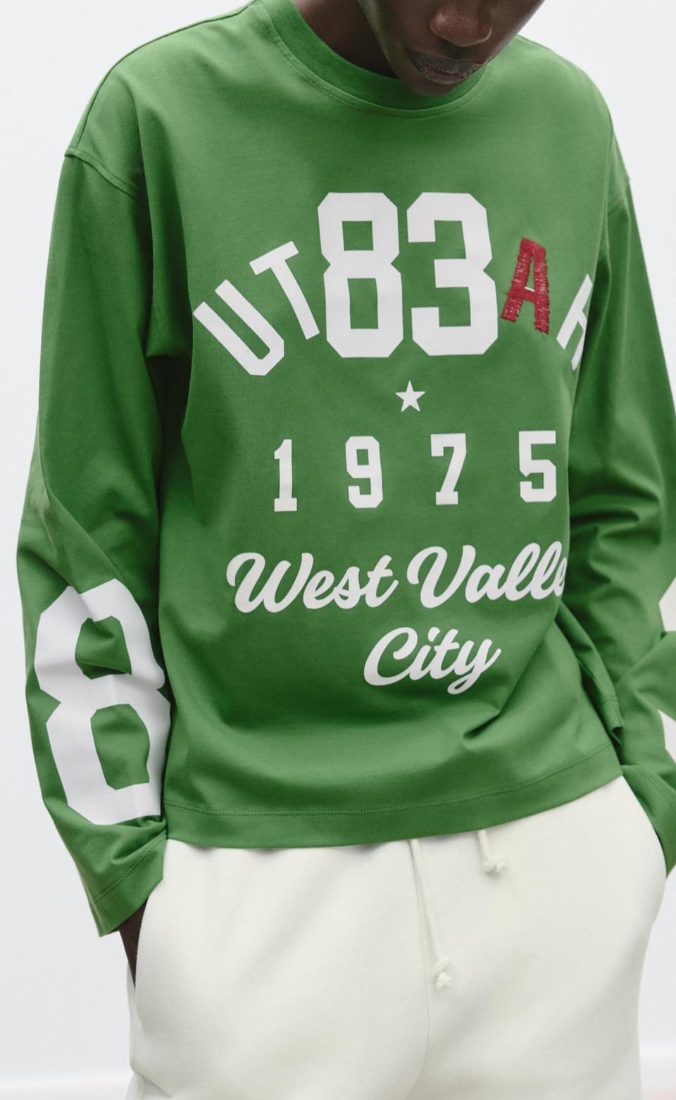 자라 자수 텍스트 티셔츠(정가49900)