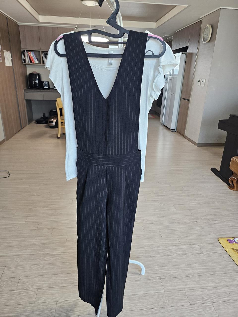 검정색 줄무늬 오버롤(멜빵바지) F