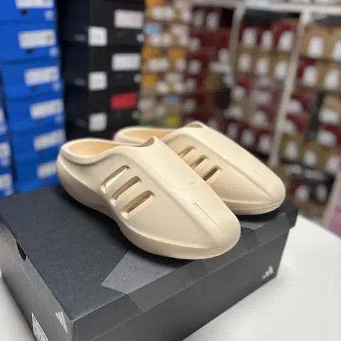 260 아디다스 아디폼 슬리퍼 뮬 남녀공용 아이보리 IH0355