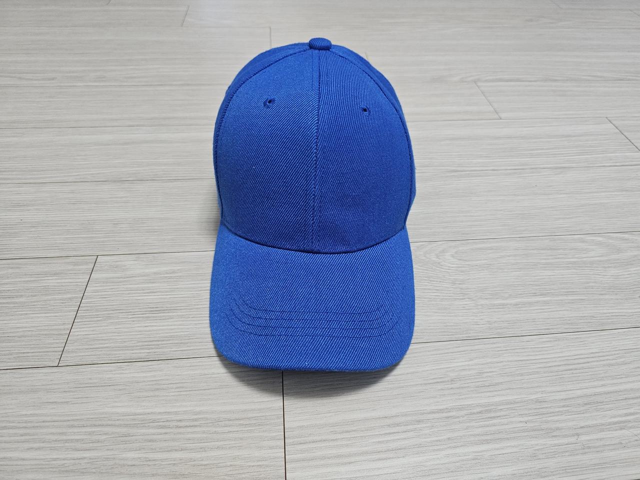 파란색 야구 모자