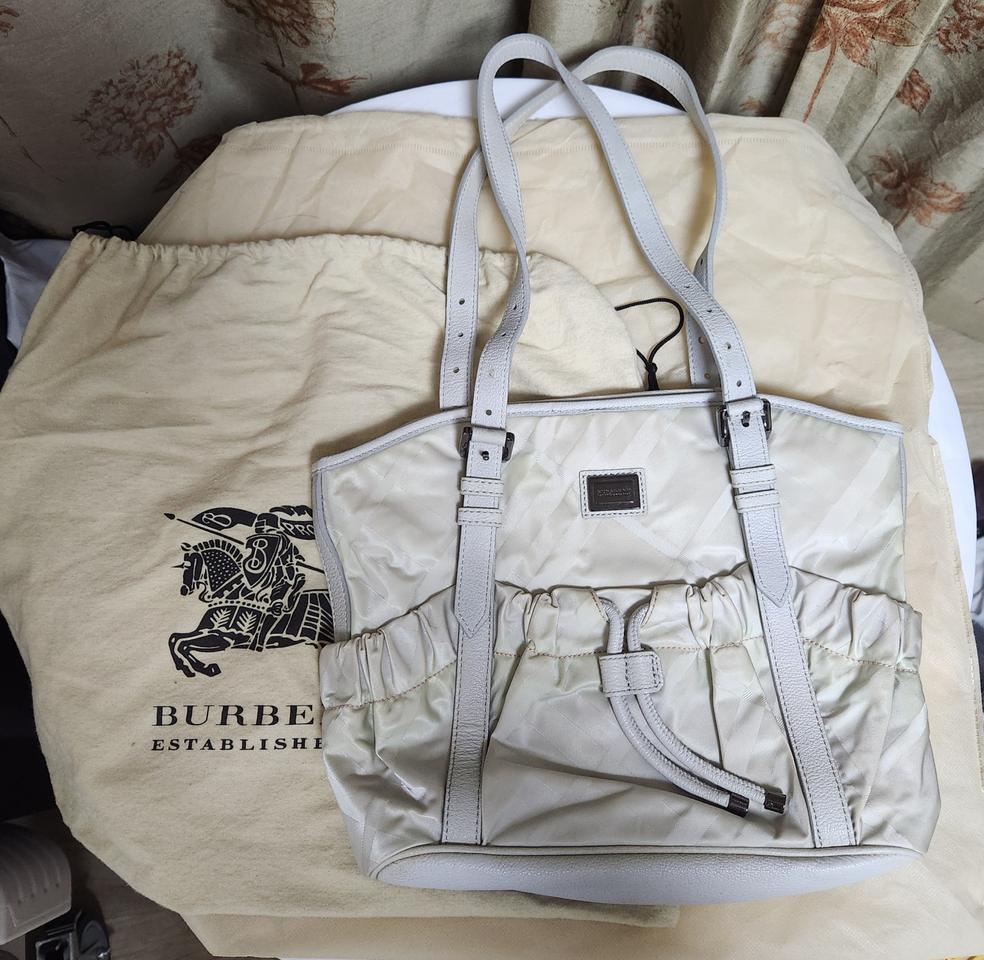 버버리 가방 판매합니다