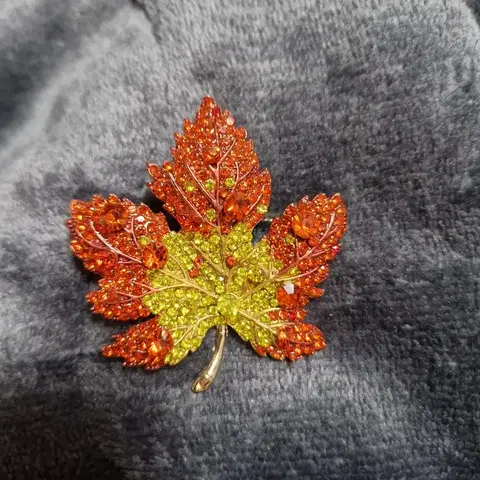 단풍잎 브로치 새상품