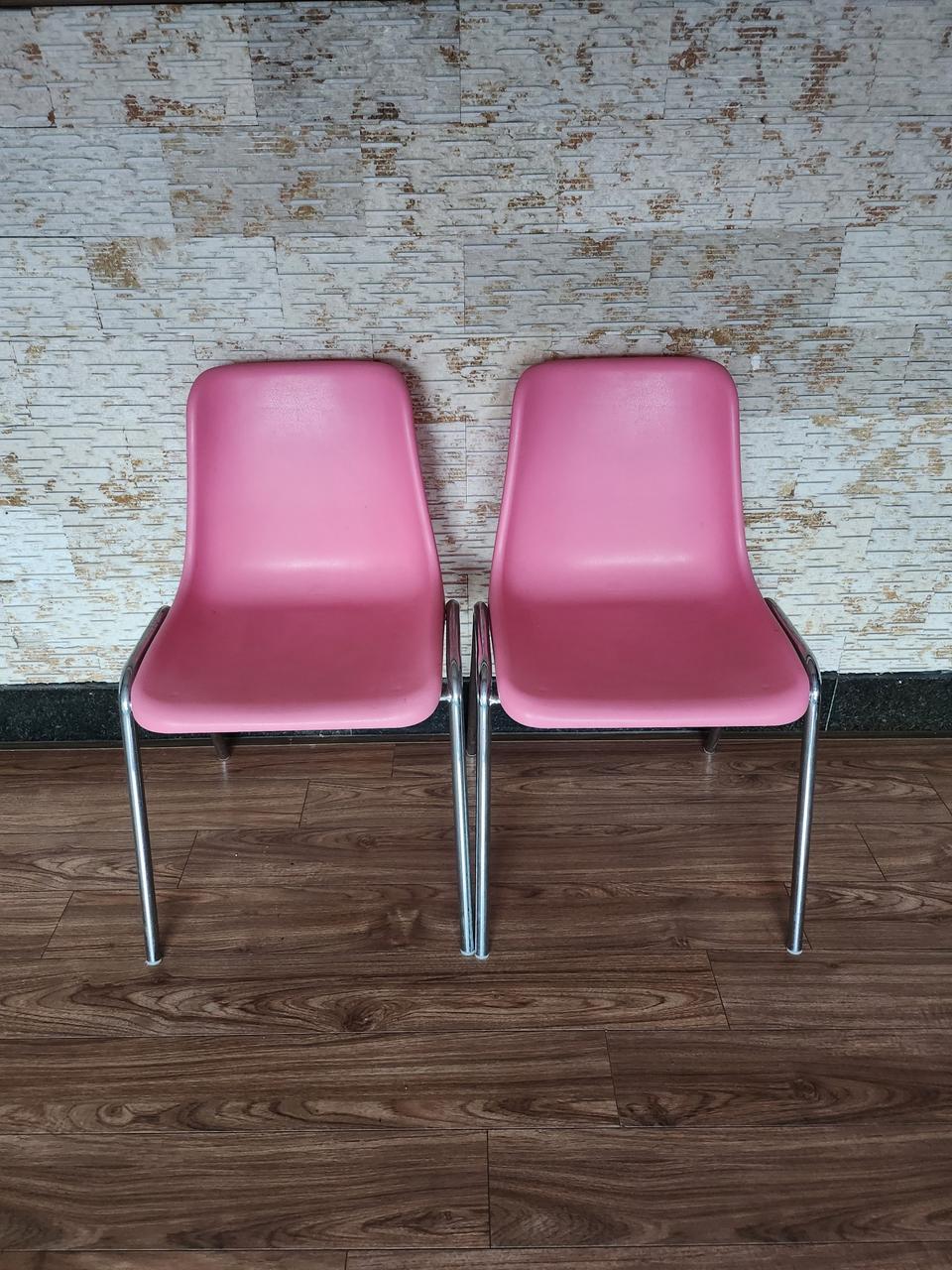 핑크색 플라스틱 의자(개당)
