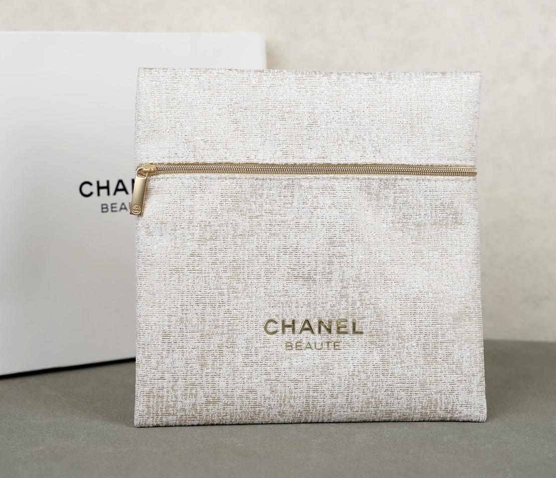 샤넬 한정판 골드 로고 화장품 지퍼 파우치