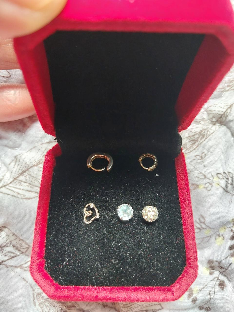 14k 피어싱 한개외 실버 피어싱과 귀찌두개포함 일괄 드립니다