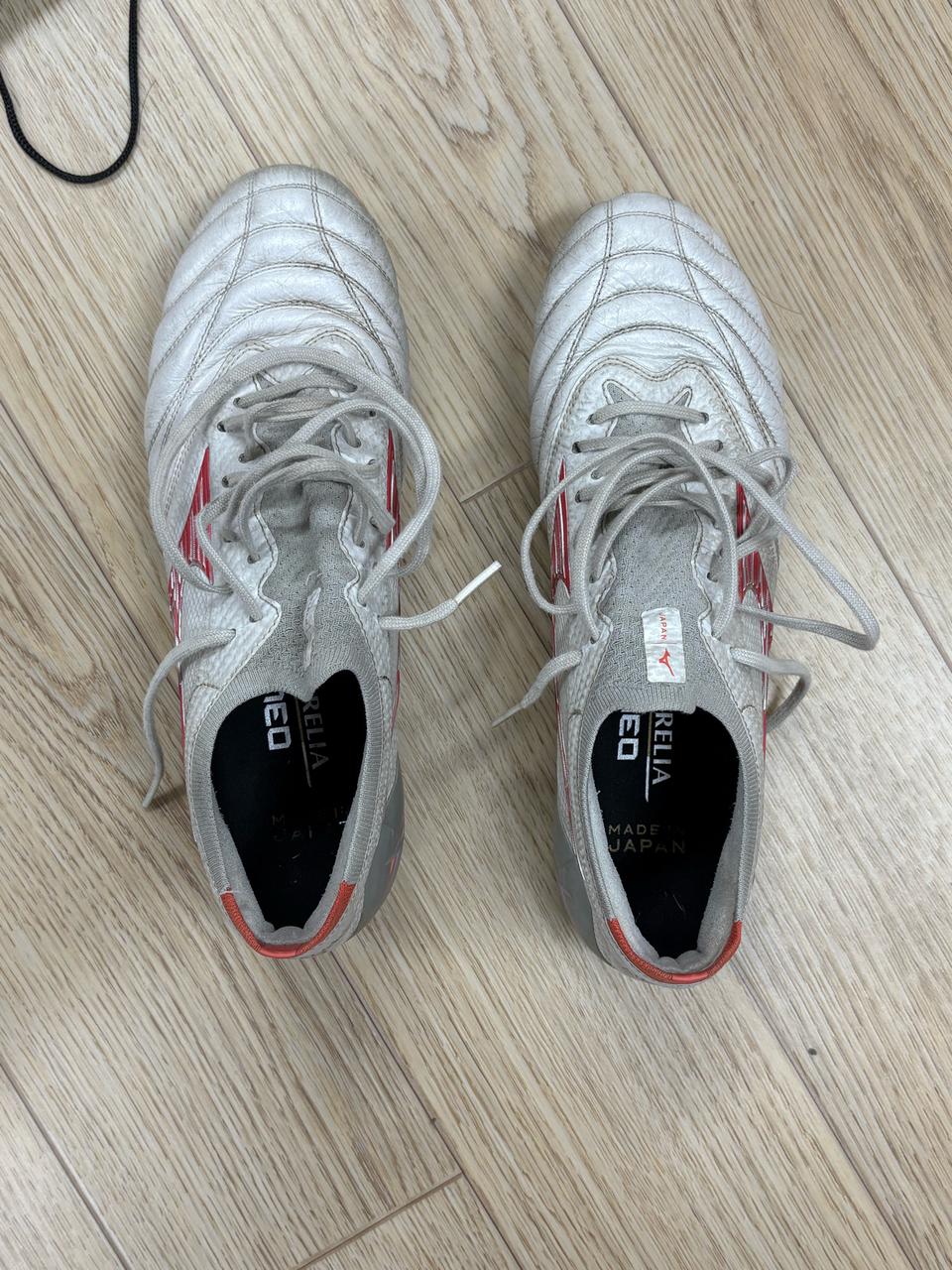 미즈노 모렐리아 네오 축구화