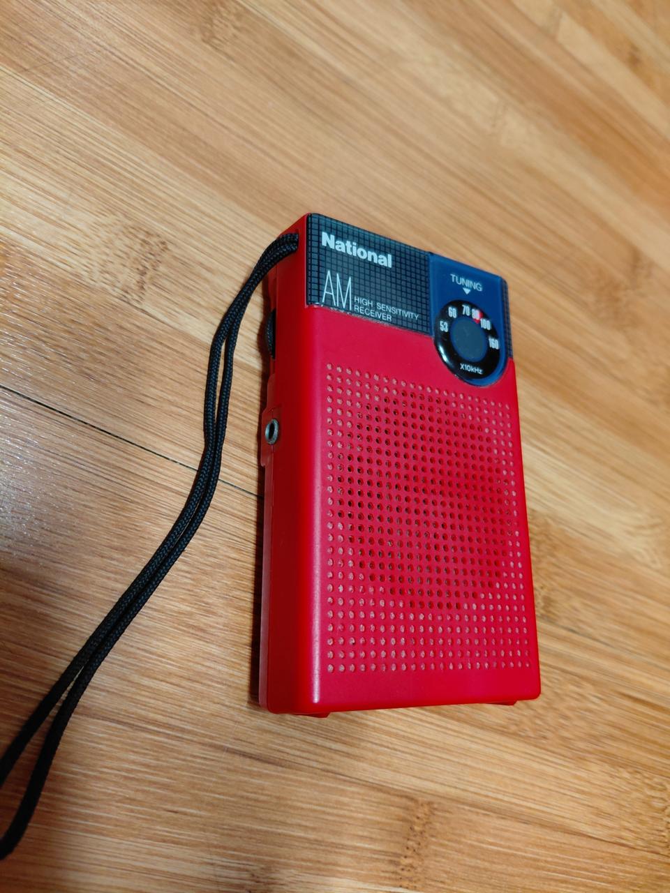 일제 빨강색 트렌지스터 한점