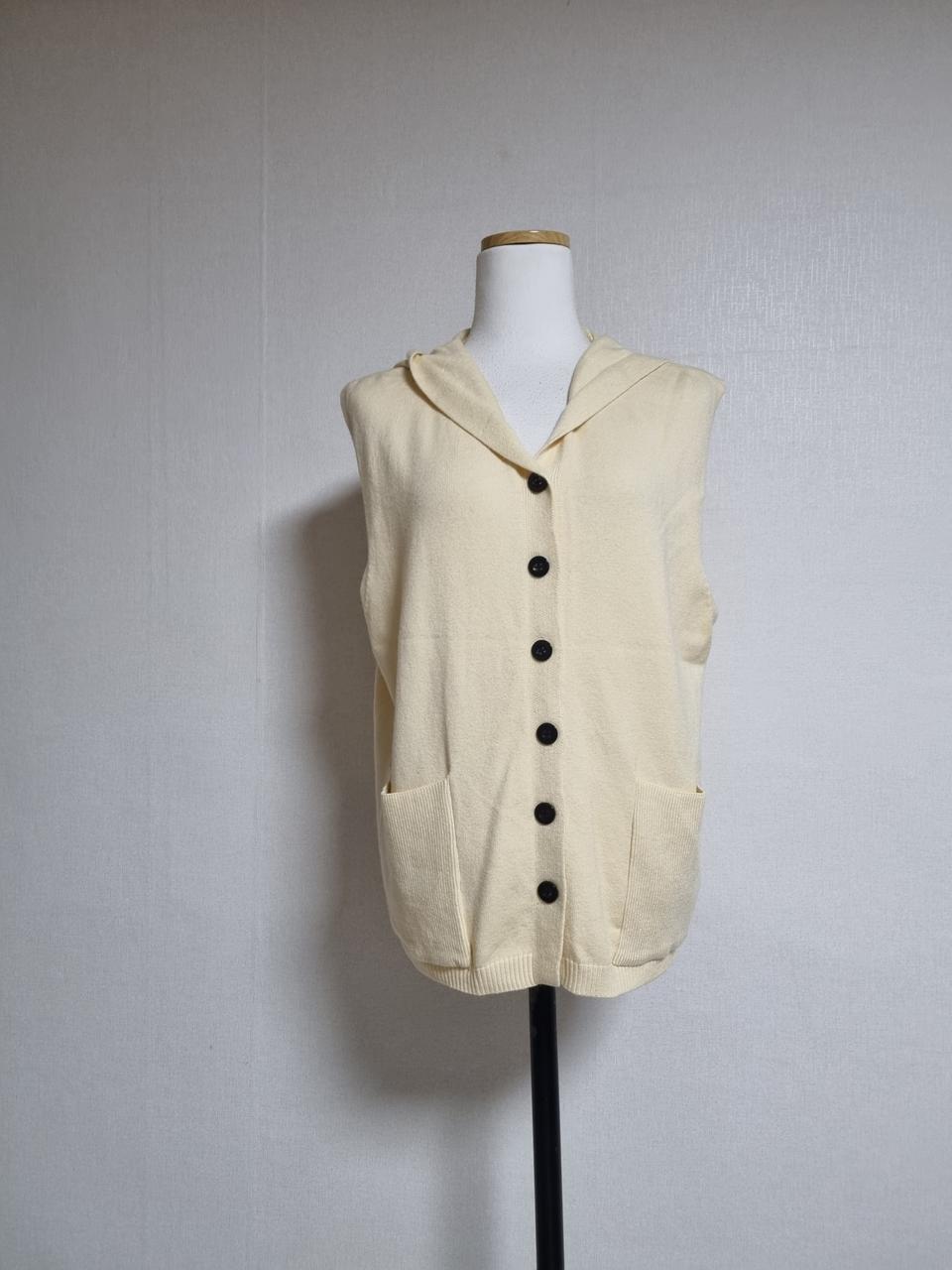 B12 후드 니트조끼