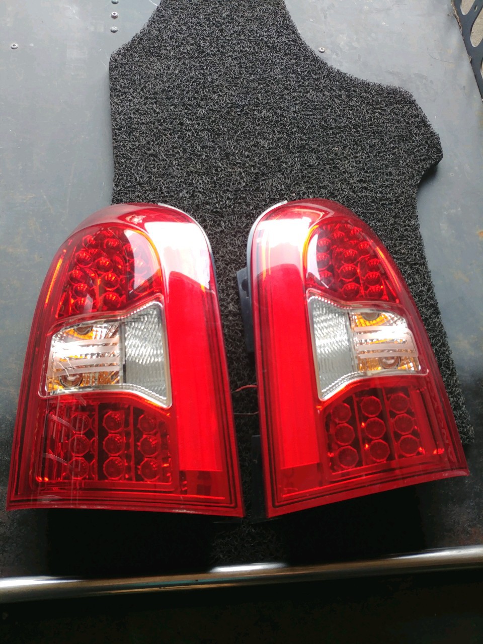 렉스턴w 데루등 후미등