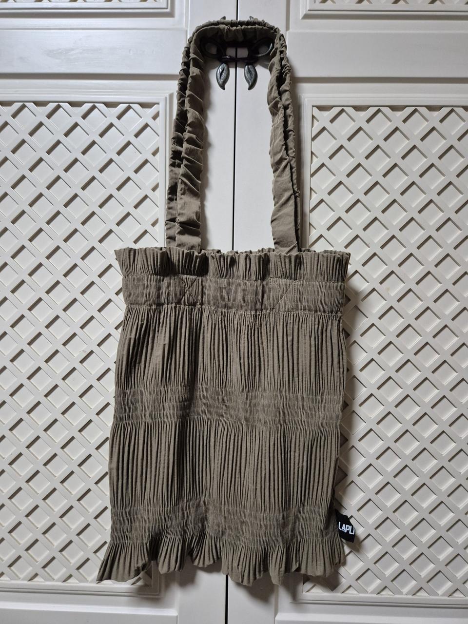 라플리 플리츠 스모킹 백