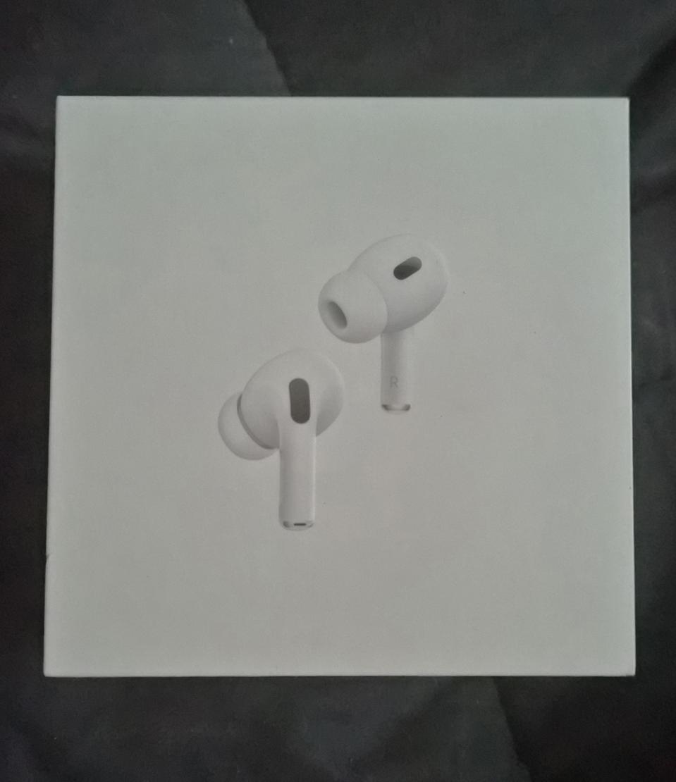 에어팟 프로 2세대 C타입 화이트 미개봉 팝니다.