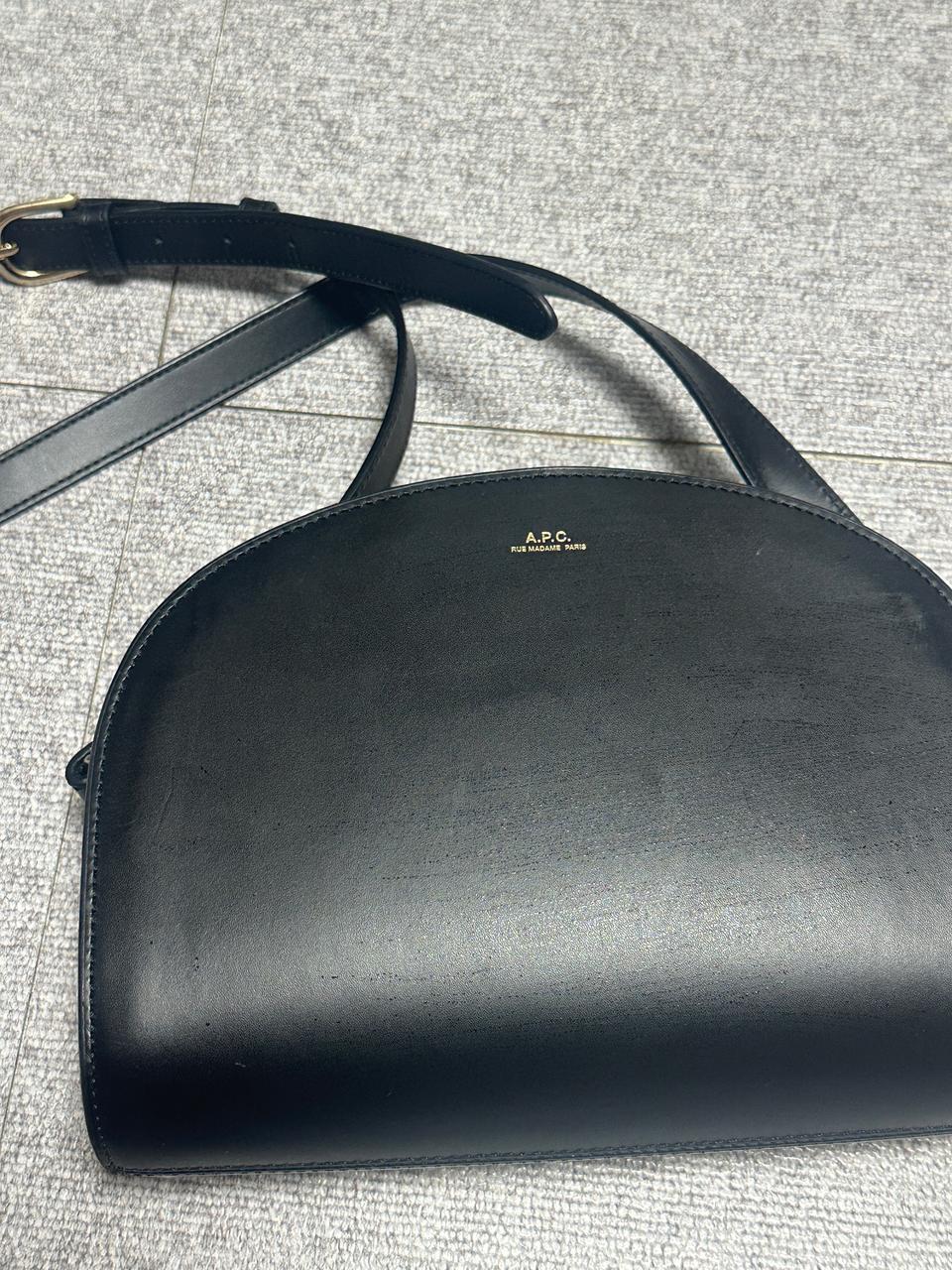 A.P.C. 데미룬 하프문백 (블랙 정품 / PXAWVF61048LZZ)