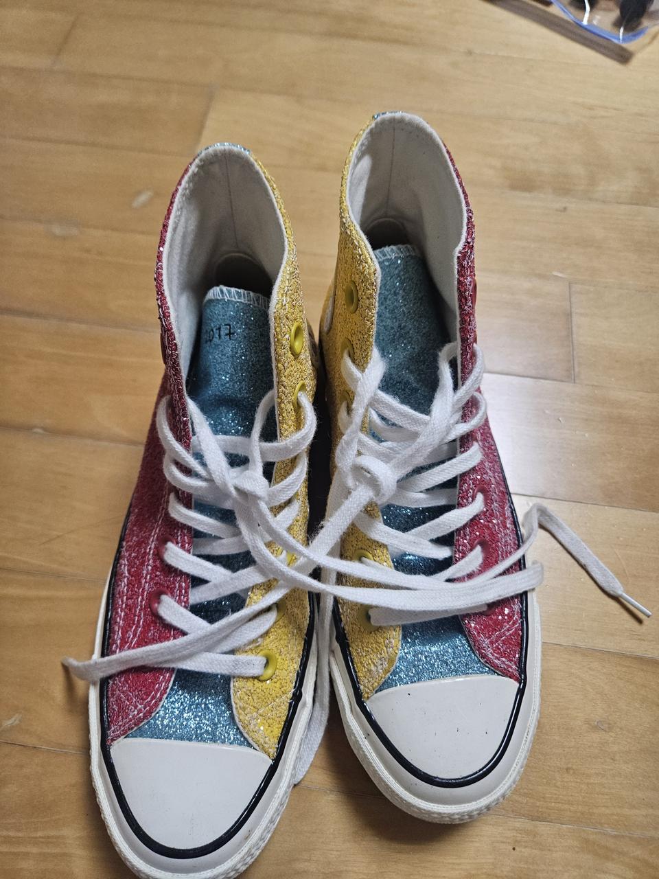 컨버스 x JW 앤더스 글리터 컬렉션 팝니다.