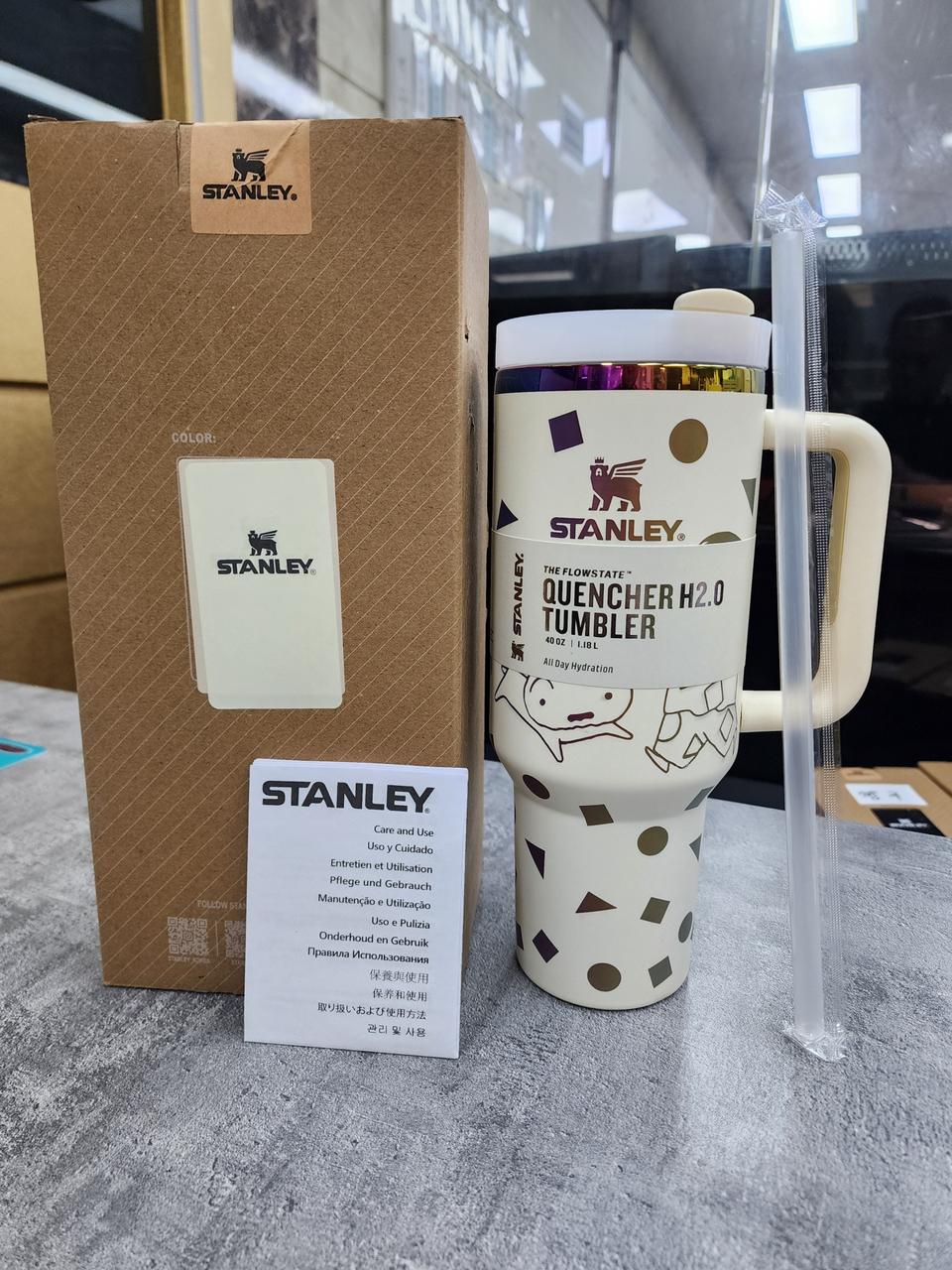 (새상품)  짱구에디션 스탠리텀블러 판매합니다 (1.18L)