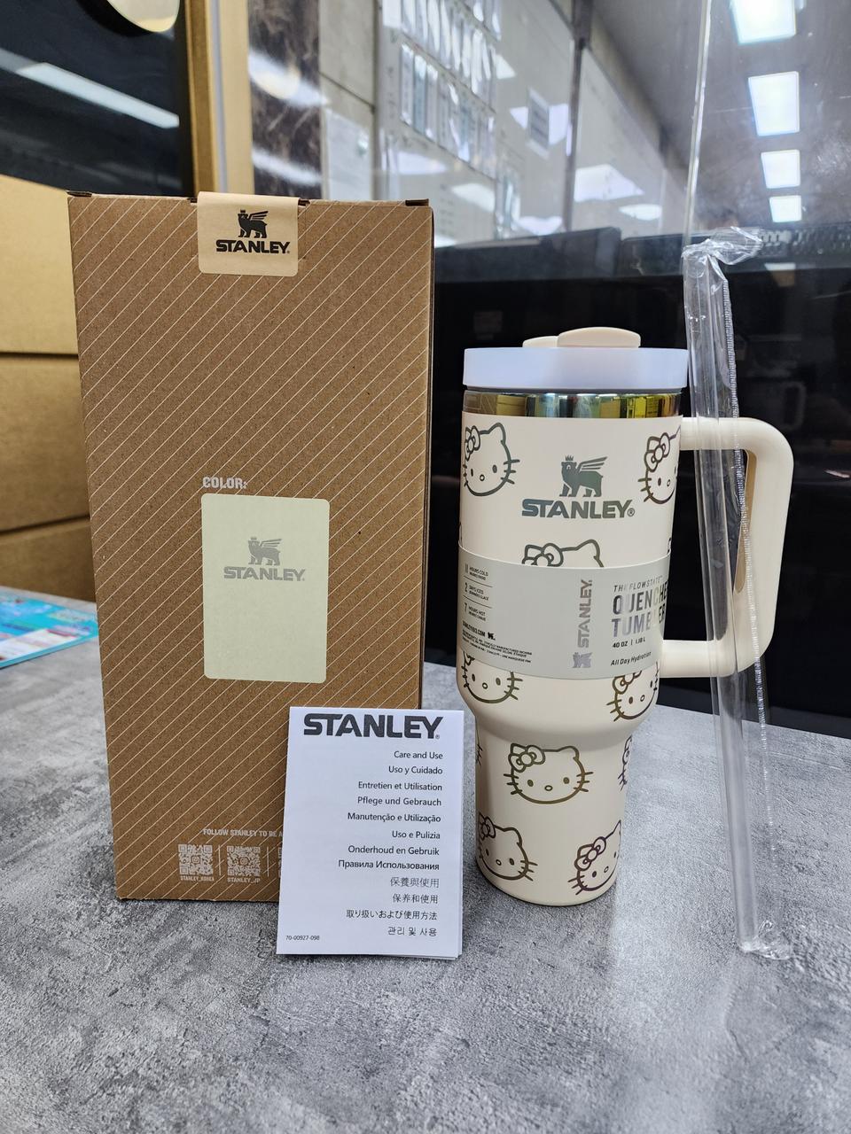 (새상품) 헬로키티 스탠리텀블러 판매합니다(1.18L)