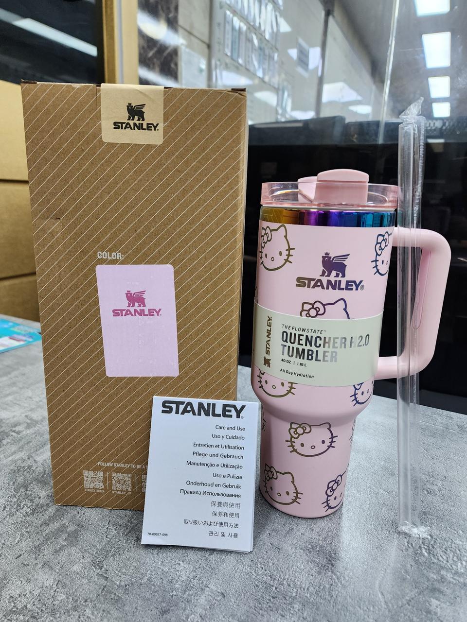 (새상품) 헬로키티 스탠리텀블러 판매합니다 (1.18L)