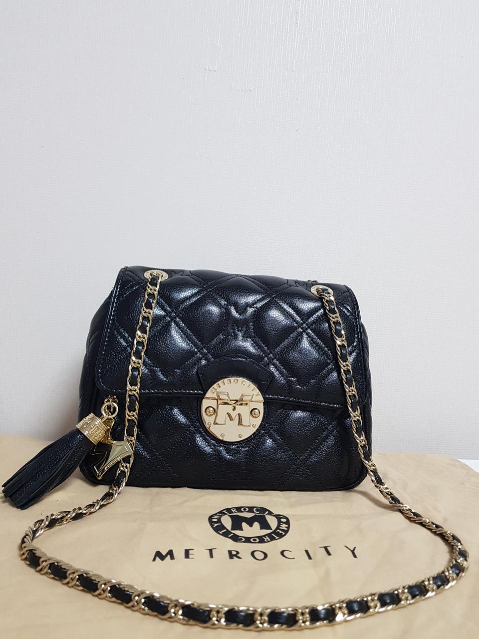 메트로시티 크로스 겸 숄더백 ㅡ 거의 새제품