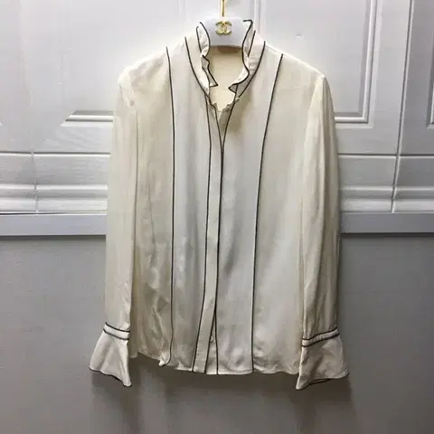 미샤 아이보리 실크100 실크블라우스