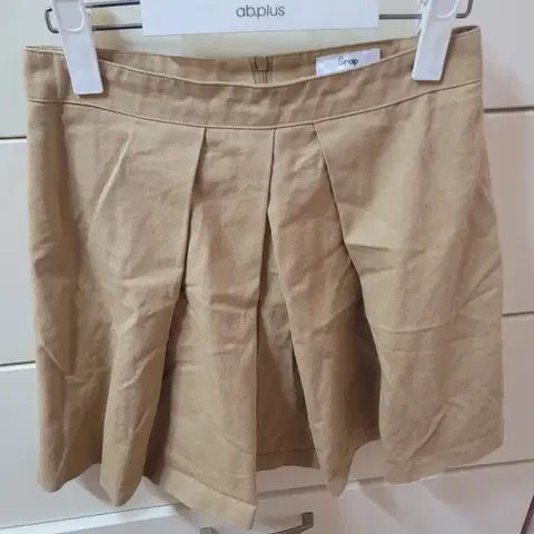 스냅 베이지 플리츠 치마바지 M