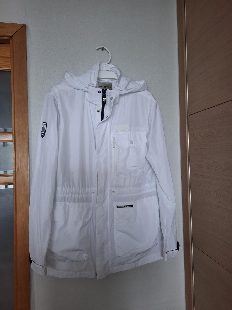 미착용 디스커버리 화이트후드 사파리 바람막이 105