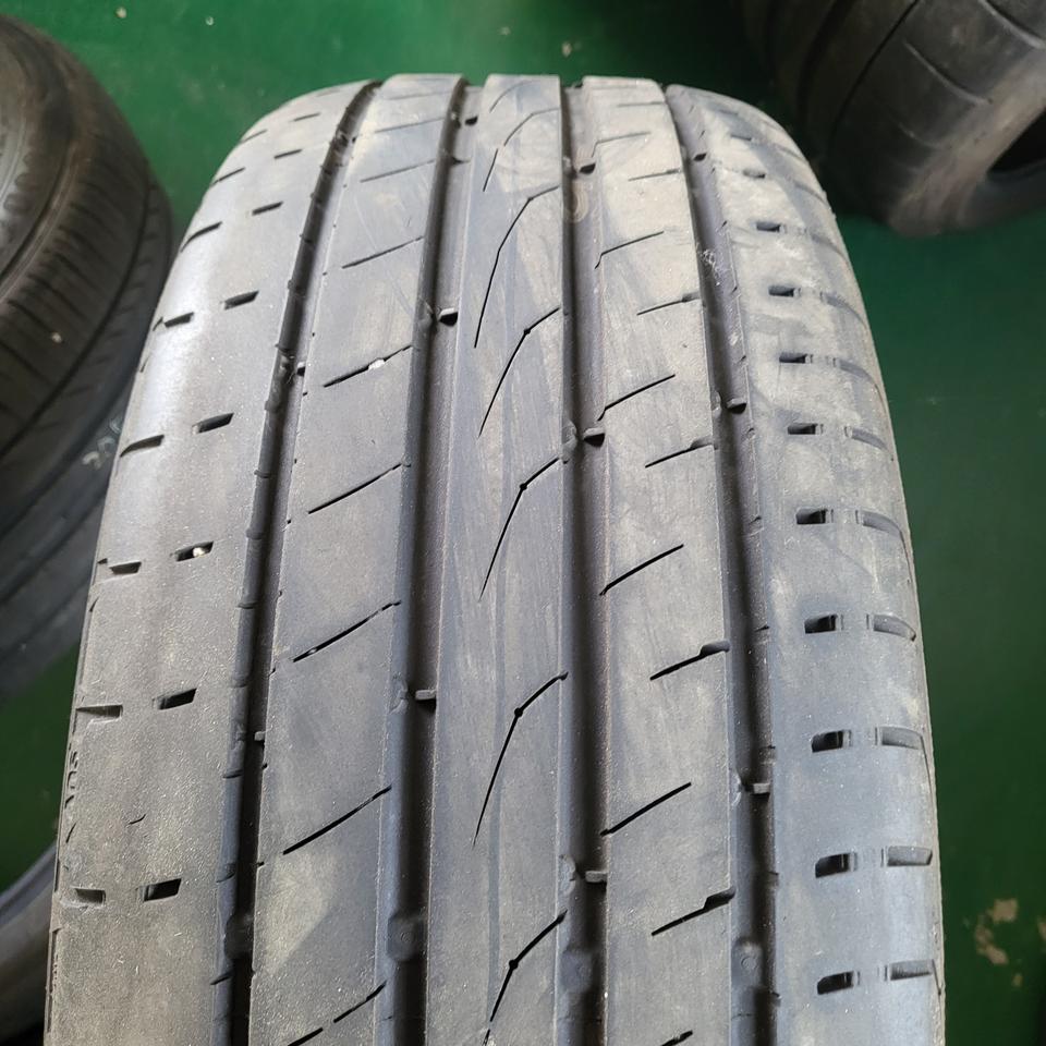 225 55 18 콘티 uc6 중고타이어 팝니다