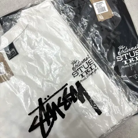 정품/무료배송) STUSSY 스투시 트라이비 반팔티 / 화이트,블랙