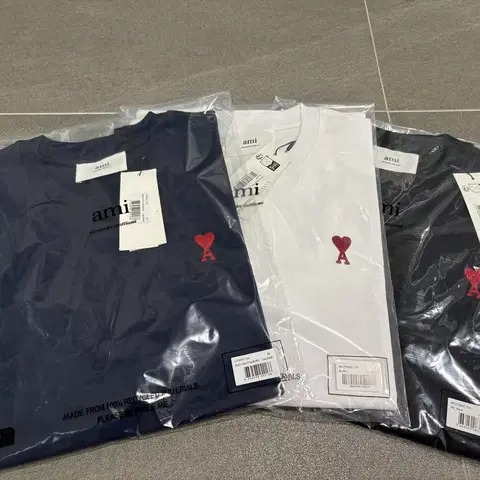 (무료배송/QR인증 정품) 아미 반팔티 화이트/블랙/네이비 판매합니다