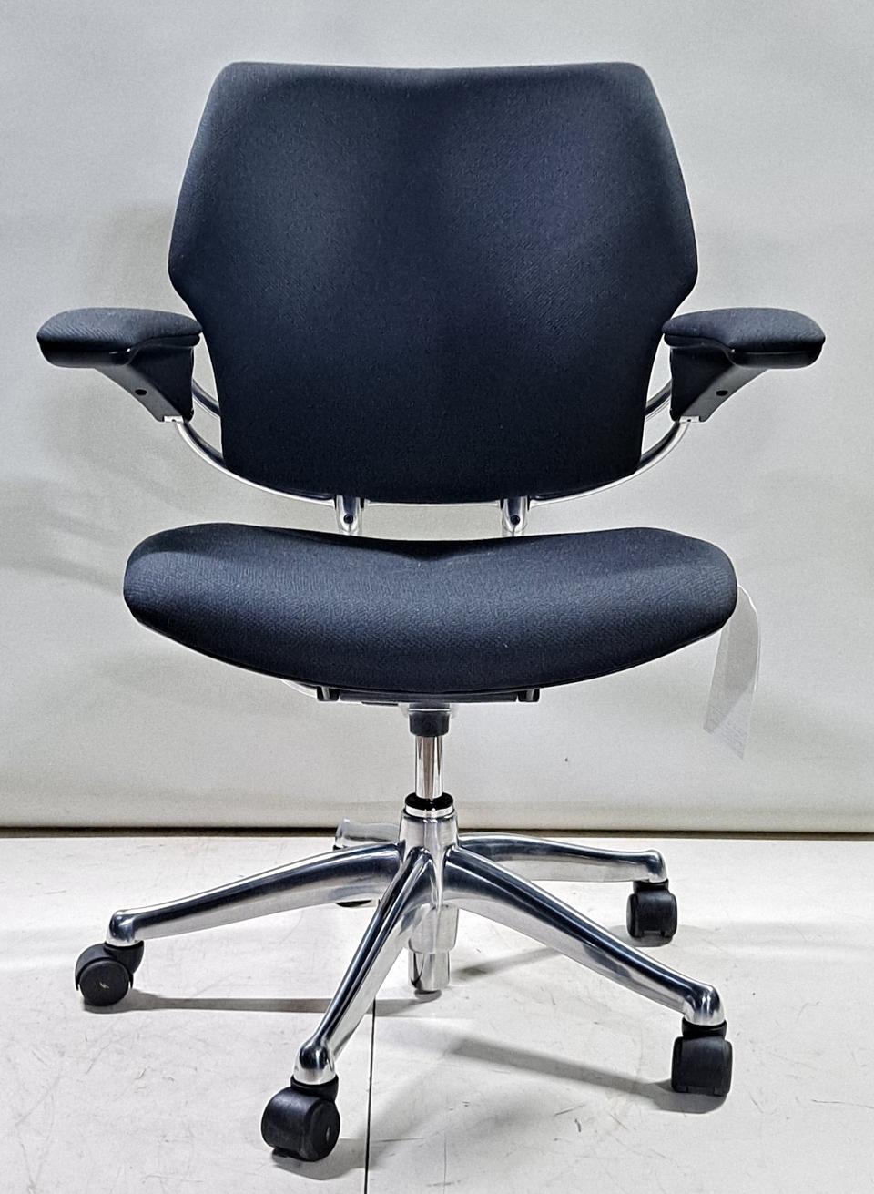 휴먼스케일 프리덤 태스크 패브릭 의자