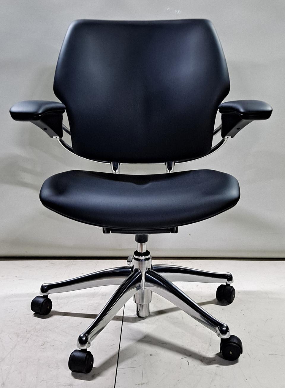 휴먼스케일 프리덤 태스크 가죽 의자