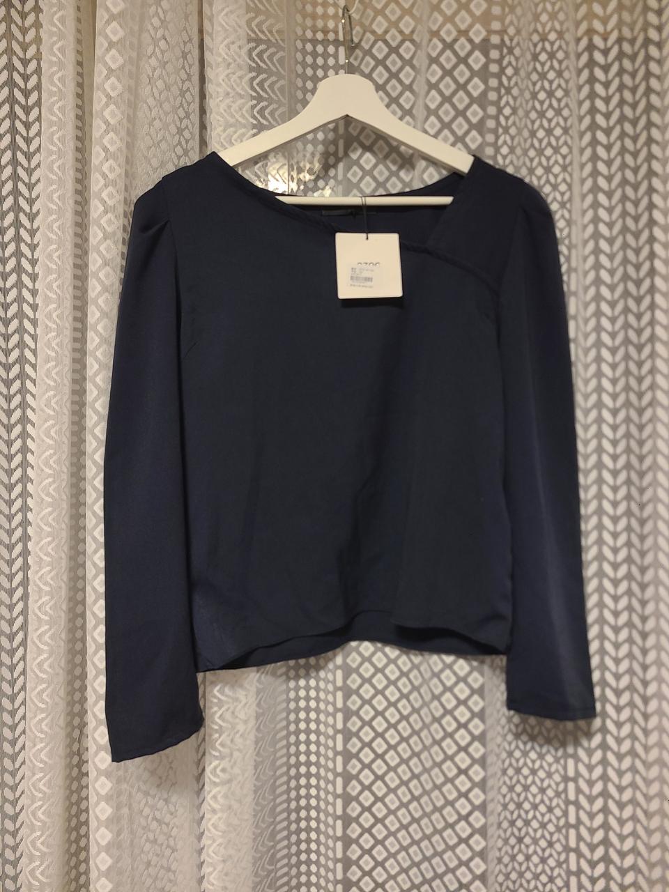 새상품 오조크 네이비 언발 블라우스