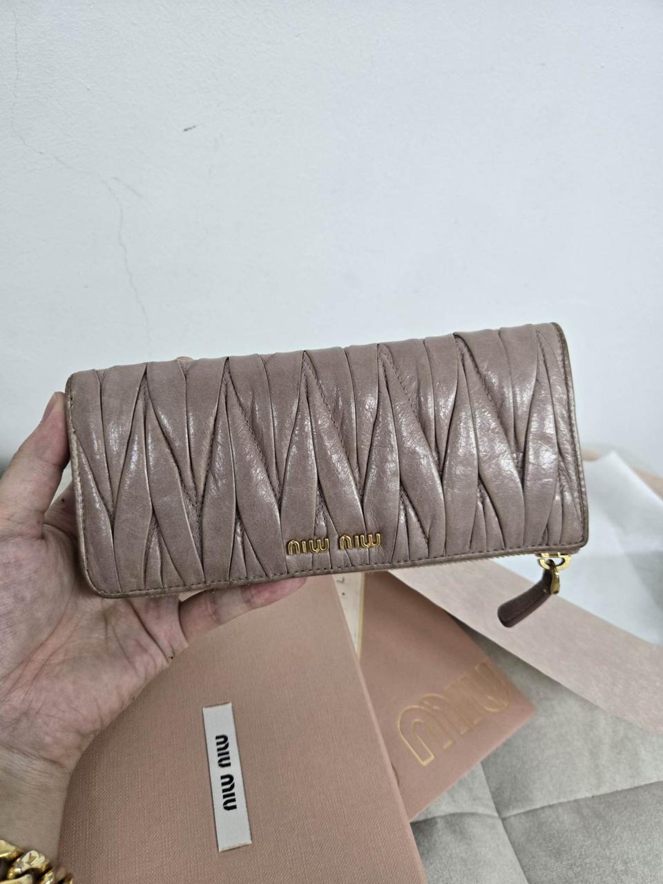 [보증서 A급]미우미우 마틀라세 지퍼 장지갑