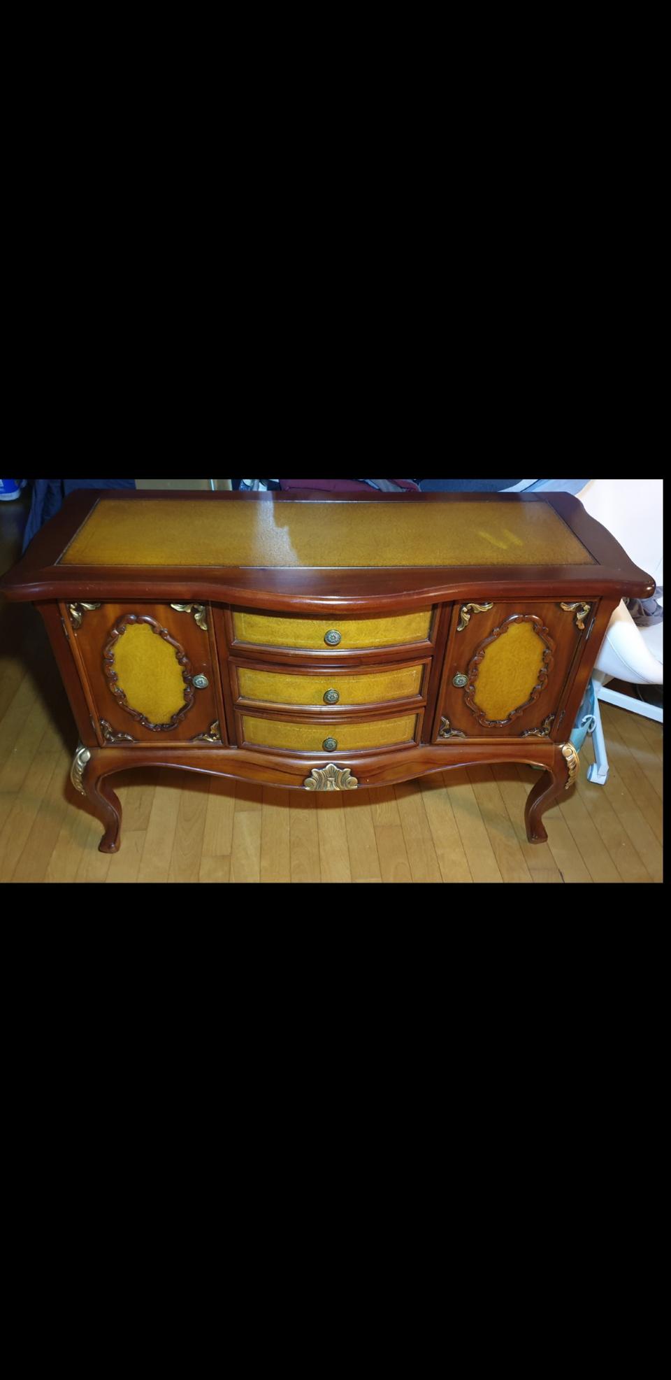 우아하고 고급스러운 엔틱 투톤 콘솔 거실장 수납장