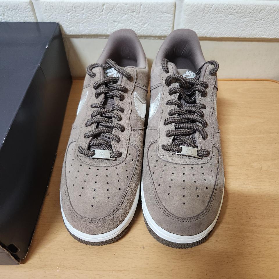 새상품) 265 나이키 에어포스1 07 LV8