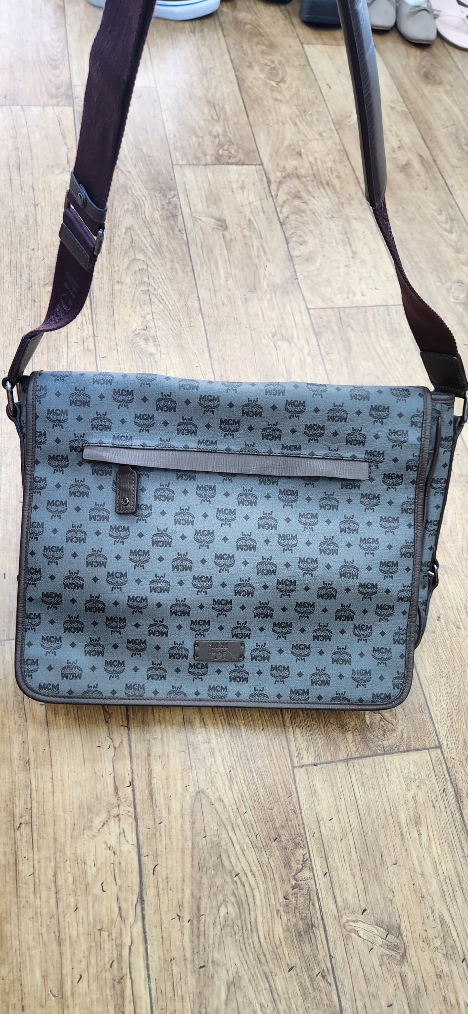 MCM 메신저백 ㅡ정품
