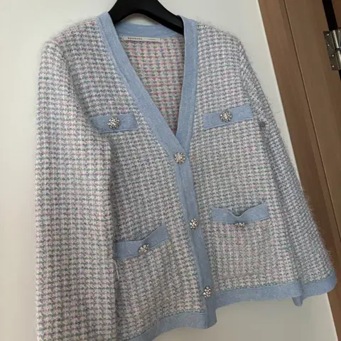 레니본 21년 보석 쥬얼단추 트위드 가디건 자켓 결혼식 하객룩 출근룩